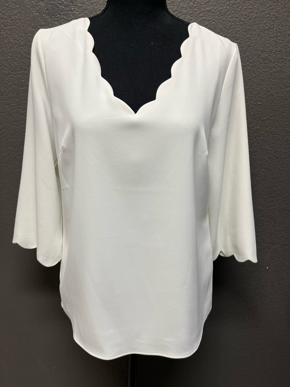 H&M Lined White Blouse Scalloped VNeck & 3/4 Sleeves Sz Small Office Career